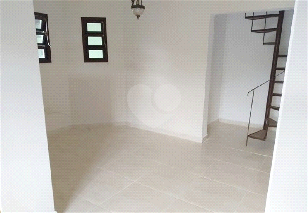 Casa à venda e aluguel com 3 quartos, 200m² - Foto 3