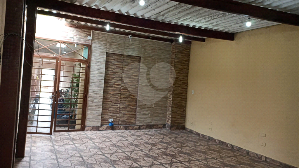 Sobrado à venda com 3 quartos, 200m² - Foto 2