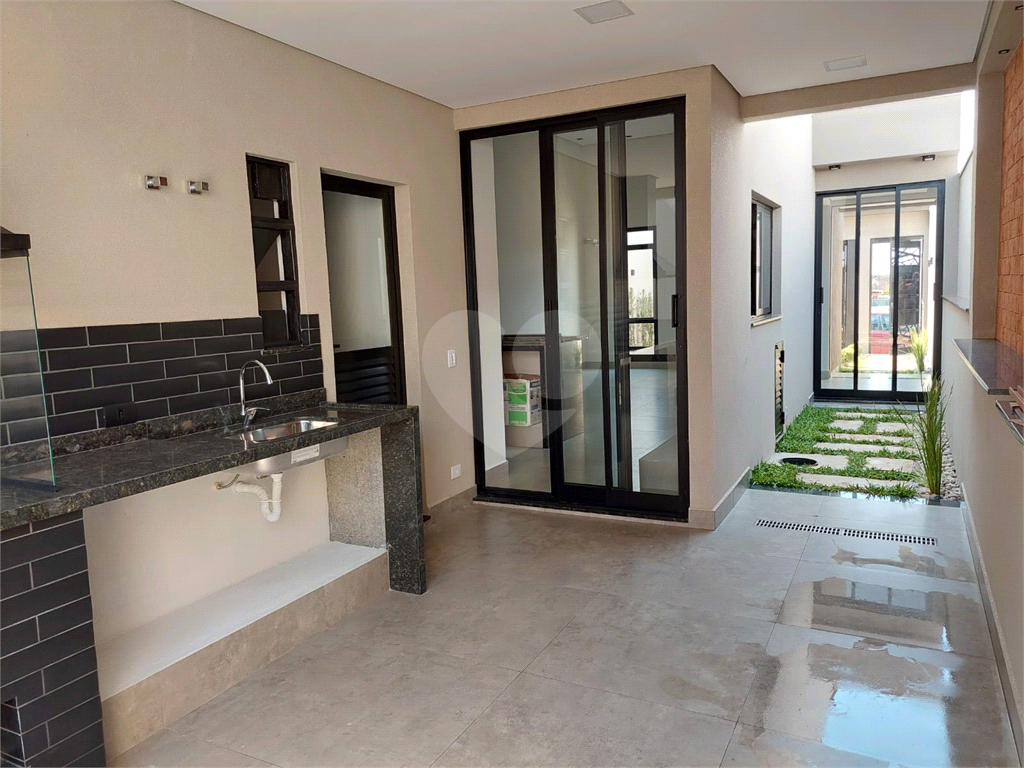 Casa à venda com 3 quartos, 142m² - Foto 1