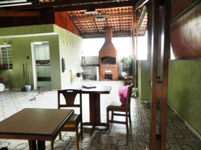 Sobrado com 04 dormitórios no melhor do Carrão!