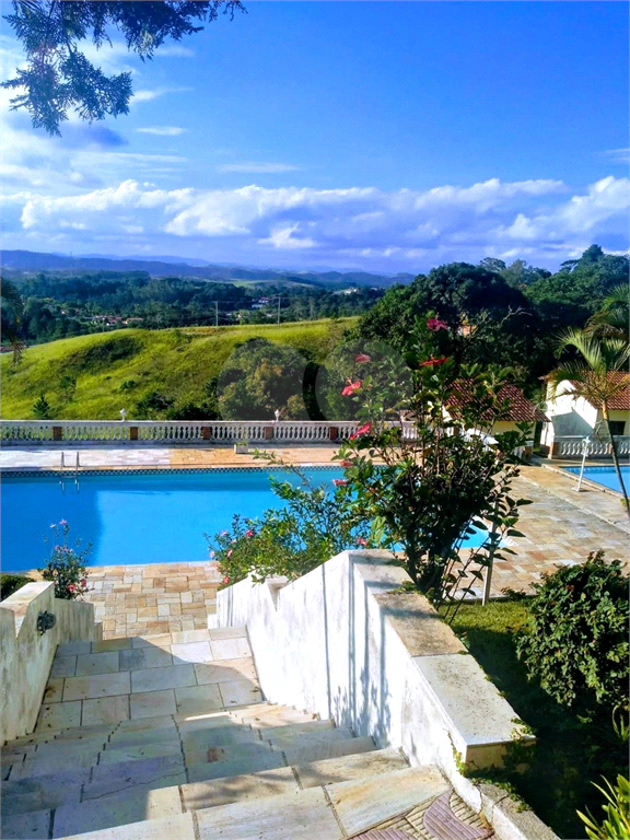 CHACARA FORMADA, 3 DORM, 2 PISCINAS, QUADRA, GRAMADO