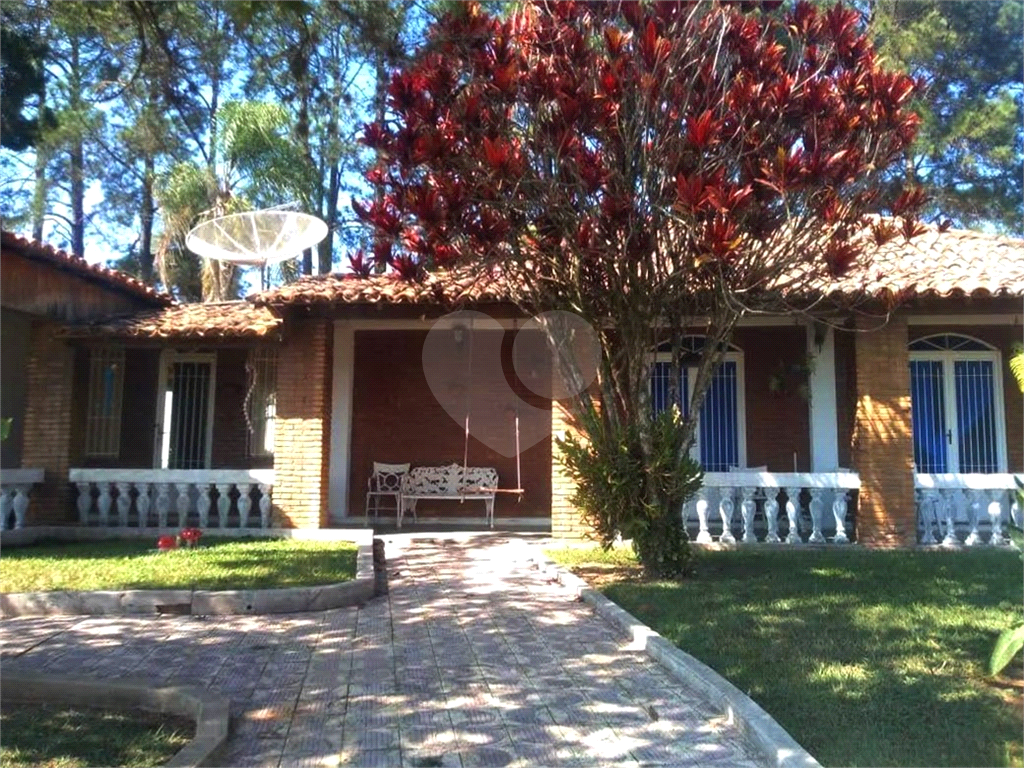 CHACARA FORMADA, 3 DORM, 2 PISCINAS, QUADRA, GRAMADO