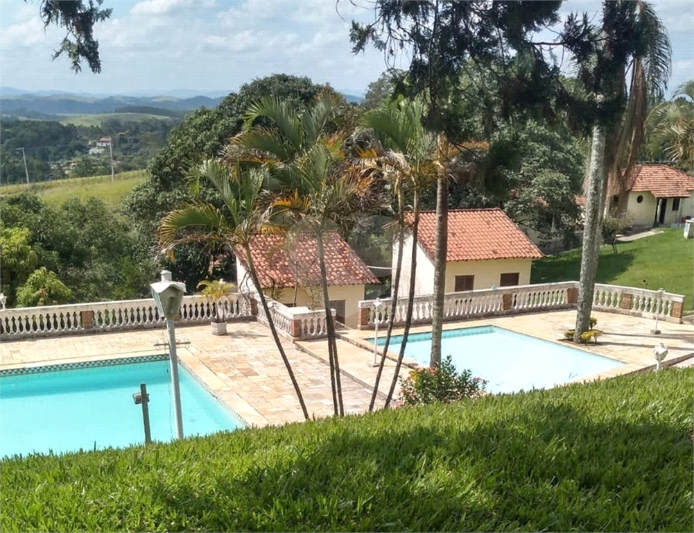 CHACARA FORMADA, 3 DORM, 2 PISCINAS, QUADRA, GRAMADO