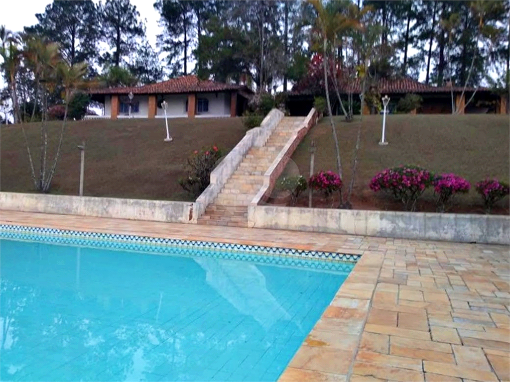 CHACARA FORMADA, 3 DORM, 2 PISCINAS, QUADRA, GRAMADO