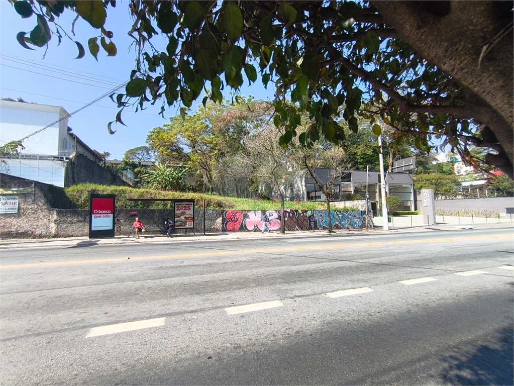 Terreno com 900 m² para Locação na Av. Giovanni Gronchi — Oportunidade para Seu Negócio decolar com visibilidade e acesso estratégico