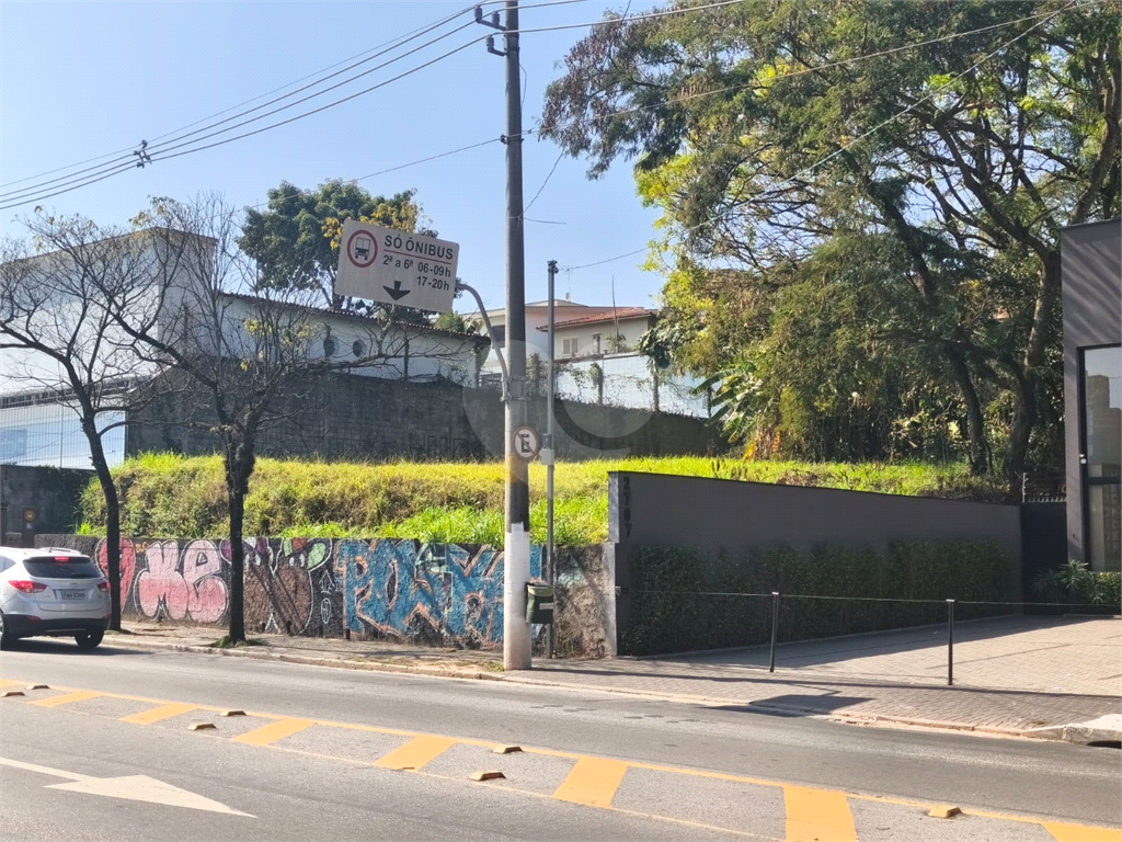 Terreno com 900 m² para Locação na Av. Giovanni Gronchi — Oportunidade para Seu Negócio decolar com visibilidade e acesso estratégico