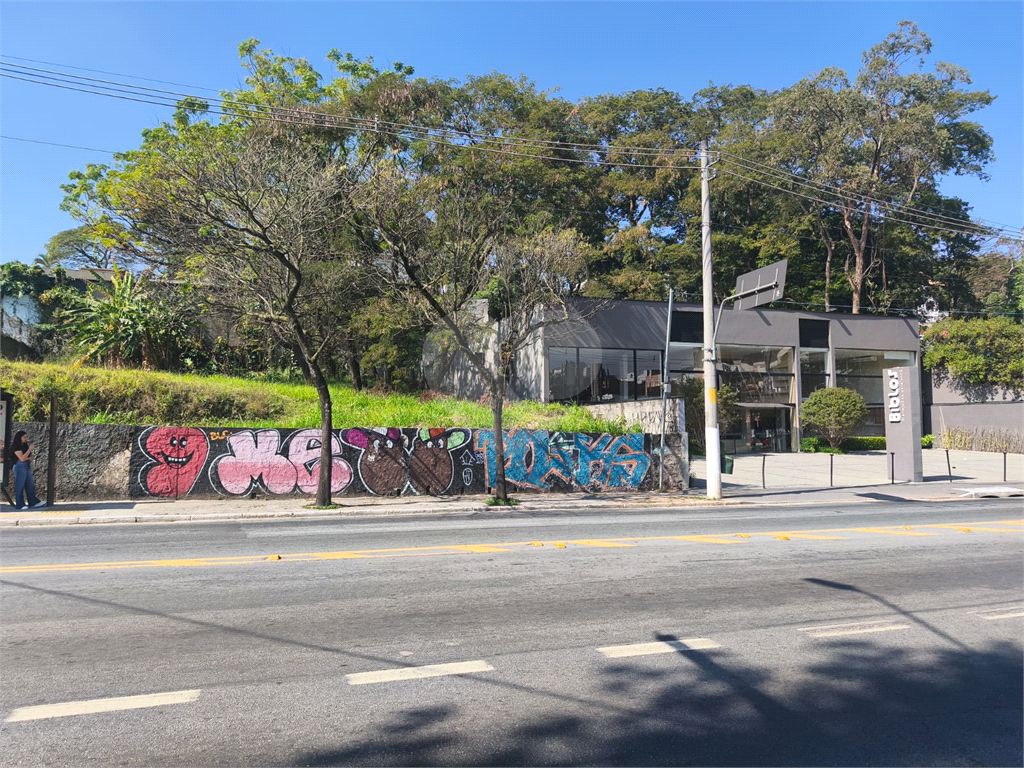 Terreno com 900 m² para Locação na Av. Giovanni Gronchi — Oportunidade para Seu Negócio decolar com visibilidade e acesso estratégico