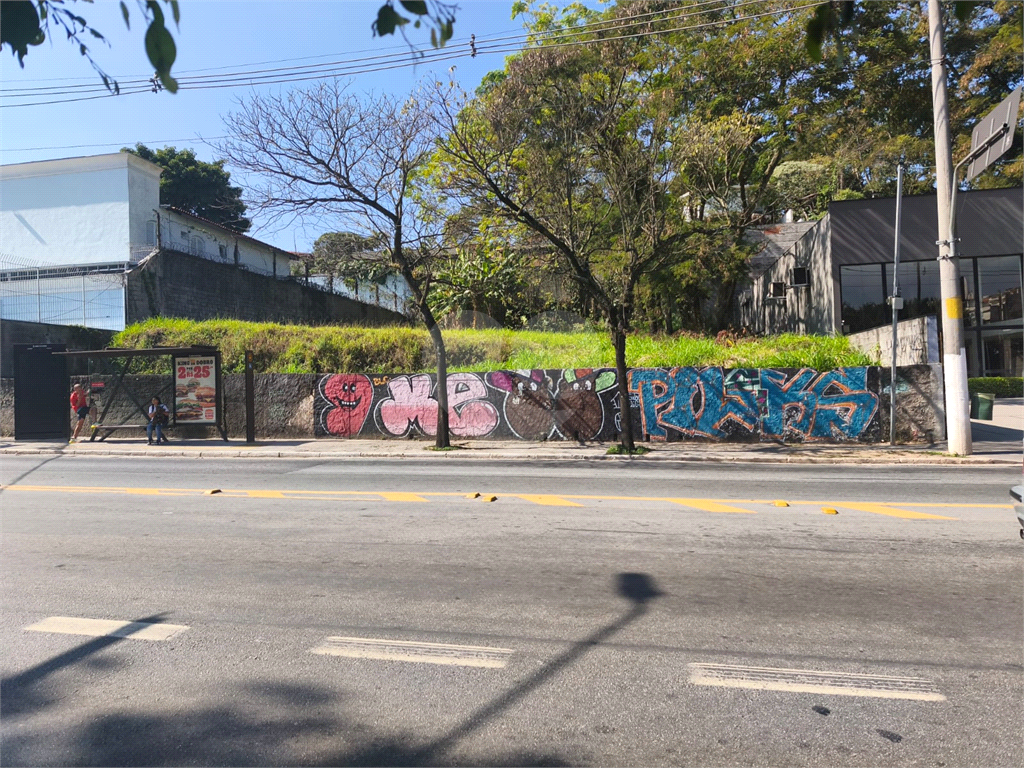 Terreno com 900 m² para Locação na Av. Giovanni Gronchi — Oportunidade para Seu Negócio decolar com visibilidade e acesso estratégico