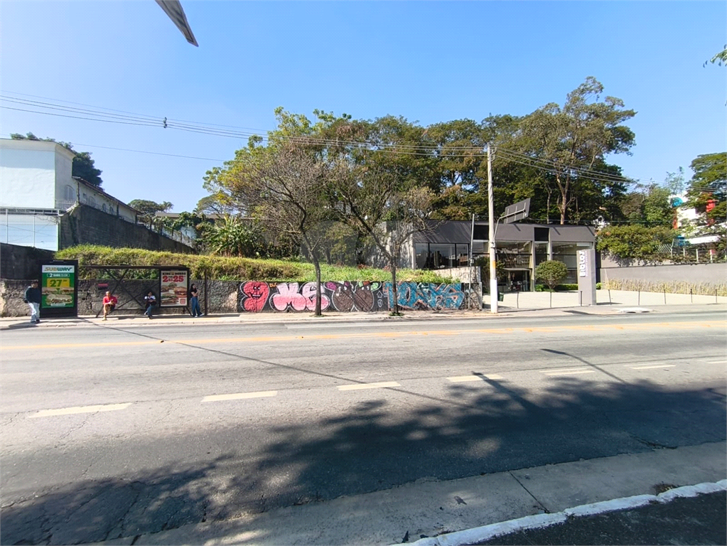 Terreno com 900 m² para Locação na Av. Giovanni Gronchi — Oportunidade para Seu Negócio decolar com visibilidade e acesso estratégico