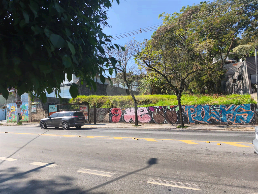 Terreno com 900 m² para Locação na Av. Giovanni Gronchi — Oportunidade para Seu Negócio decolar com visibilidade e acesso estratégico