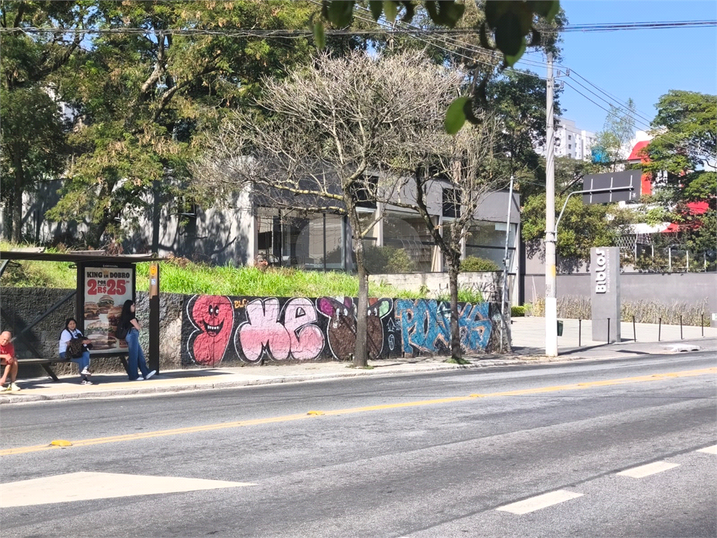 Terreno com 900 m² para Locação na Av. Giovanni Gronchi — Oportunidade para Seu Negócio decolar com visibilidade e acesso estratégico