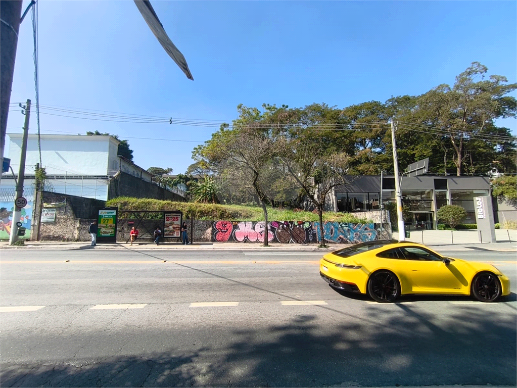 Terreno com 900 m² para Locação na Av. Giovanni Gronchi — Oportunidade para Seu Negócio decolar com visibilidade e acesso estratégico