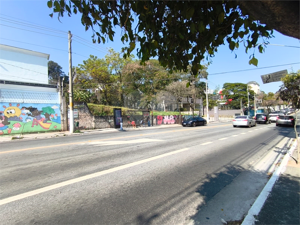 Terreno com 900 m² para Locação na Av. Giovanni Gronchi — Oportunidade para Seu Negócio decolar com visibilidade e acesso estratégico