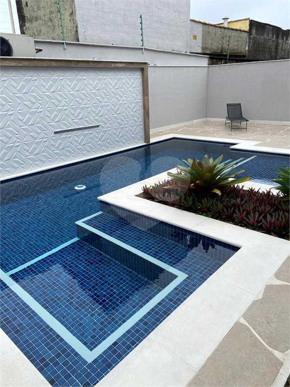 Casa em Condomínio com 4 quartos, 339 m², 4 vagas em Caraguatatuba