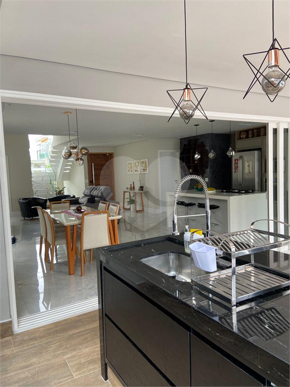 Casa em Condomínio com 4 quartos, 339 m², 4 vagas em Caraguatatuba