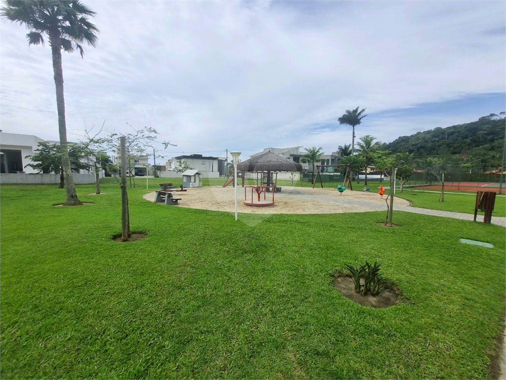 Casa em Condomínio com 4 quartos, 339 m², 4 vagas em Caraguatatuba