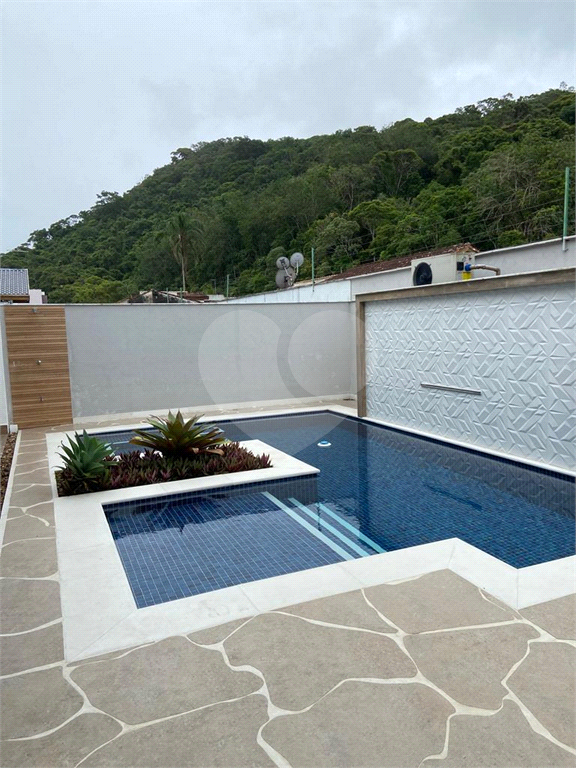 Casa em Condomínio com 4 quartos, 339 m², 4 vagas em Caraguatatuba