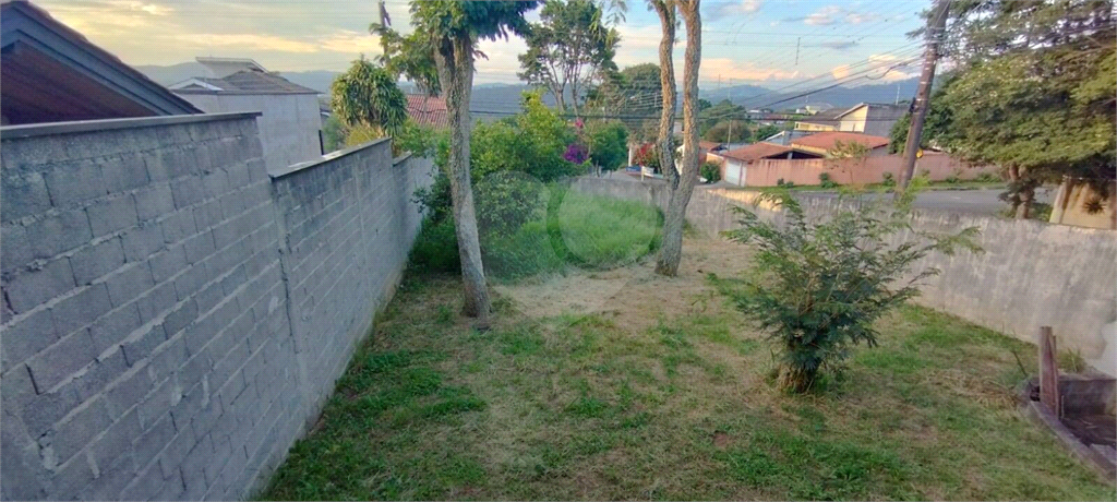Casa a venda em Atibaia no Jd dos Pinheiros com 100 m² 2 quartos 2 vagas