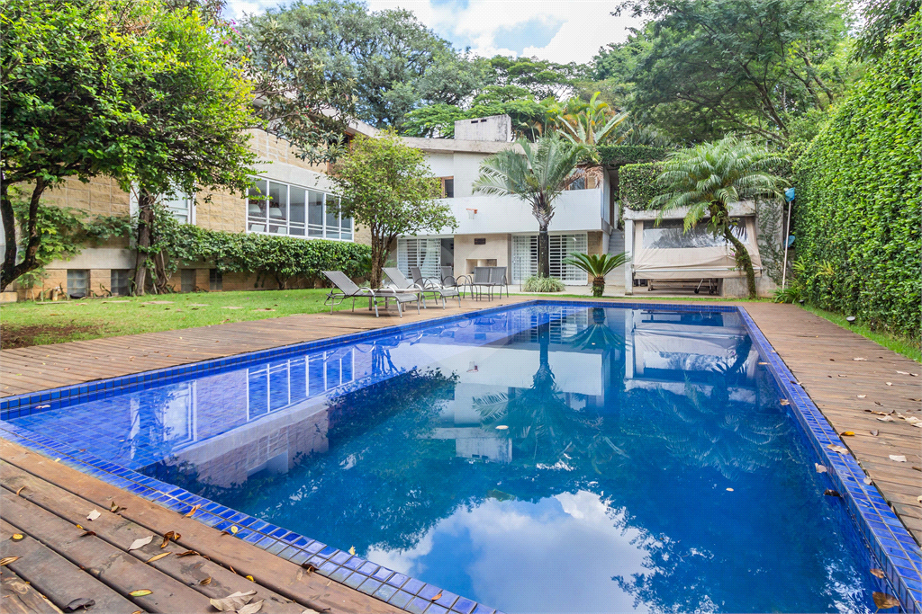 CASA À VENDA COM 4 SUÍTES - PISCINA COM ESPAÇO GOURMET - CITY BOAÇAVA.