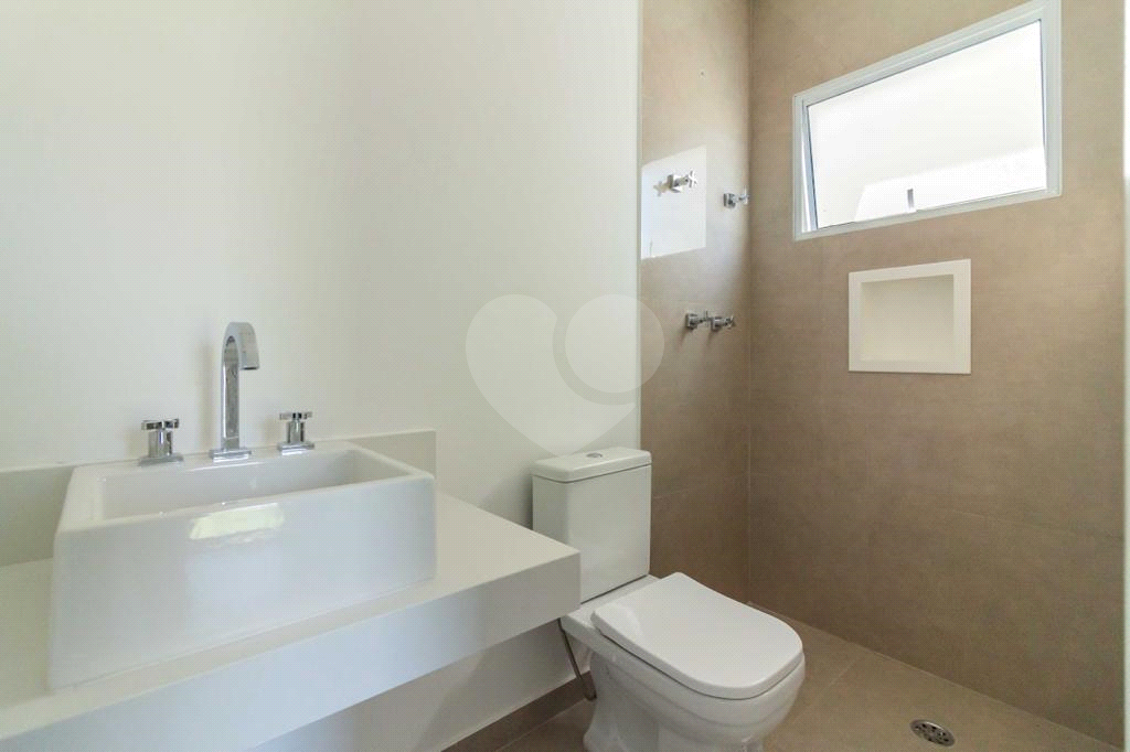 Casa de  Condomínio em Alphaville a Venda-220 m2-3 Dormitórios-3 Suítes-Valville