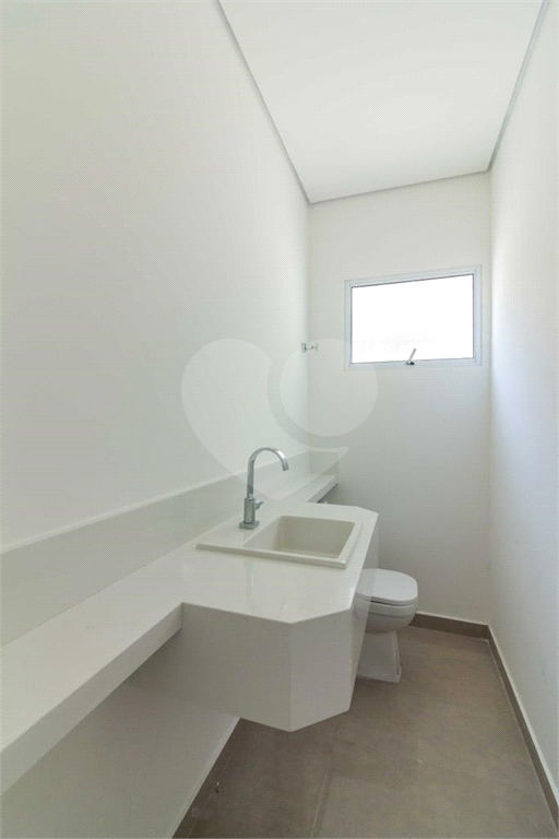 Casa de  Condomínio em Alphaville a Venda-220 m2-3 Dormitórios-3 Suítes-Valville