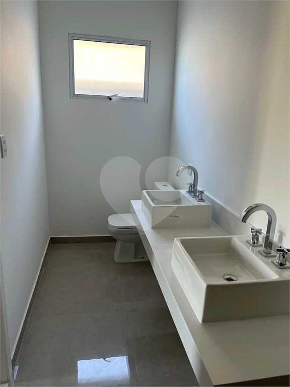 Casa de  Condomínio em Alphaville a Venda-220 m2-3 Dormitórios-3 Suítes-Valville