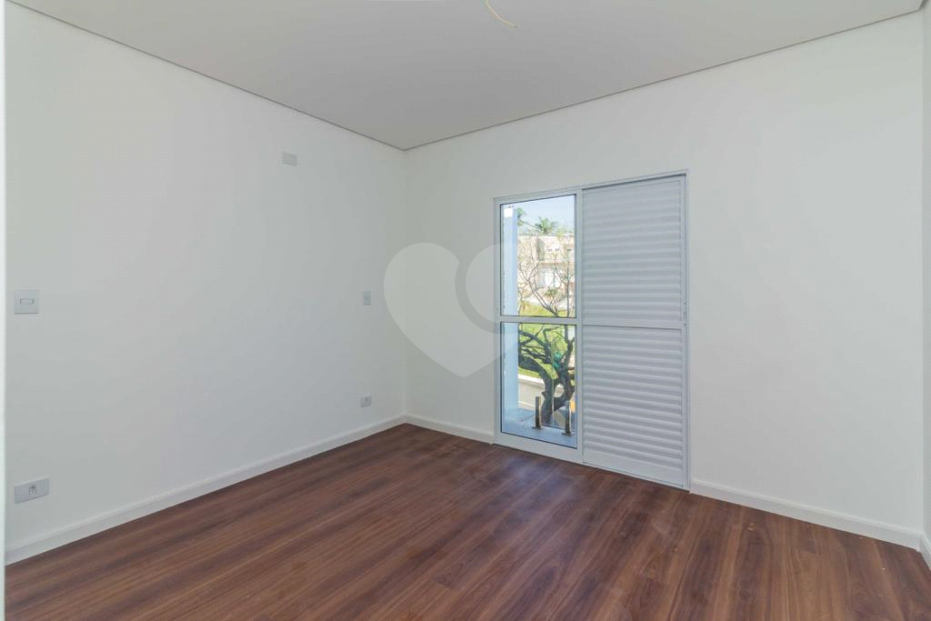 Casa de  Condomínio em Alphaville a Venda-220 m2-3 Dormitórios-3 Suítes-Valville
