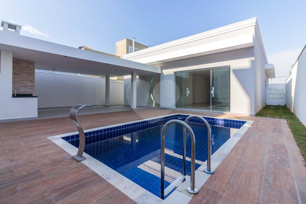 Casa de  Condomínio em Alphaville a Venda-220 m2-3 Dormitórios-3 Suítes-Valville