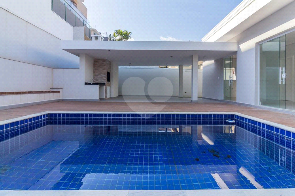 Casa de  Condomínio em Alphaville a Venda-220 m2-3 Dormitórios-3 Suítes-Valville
