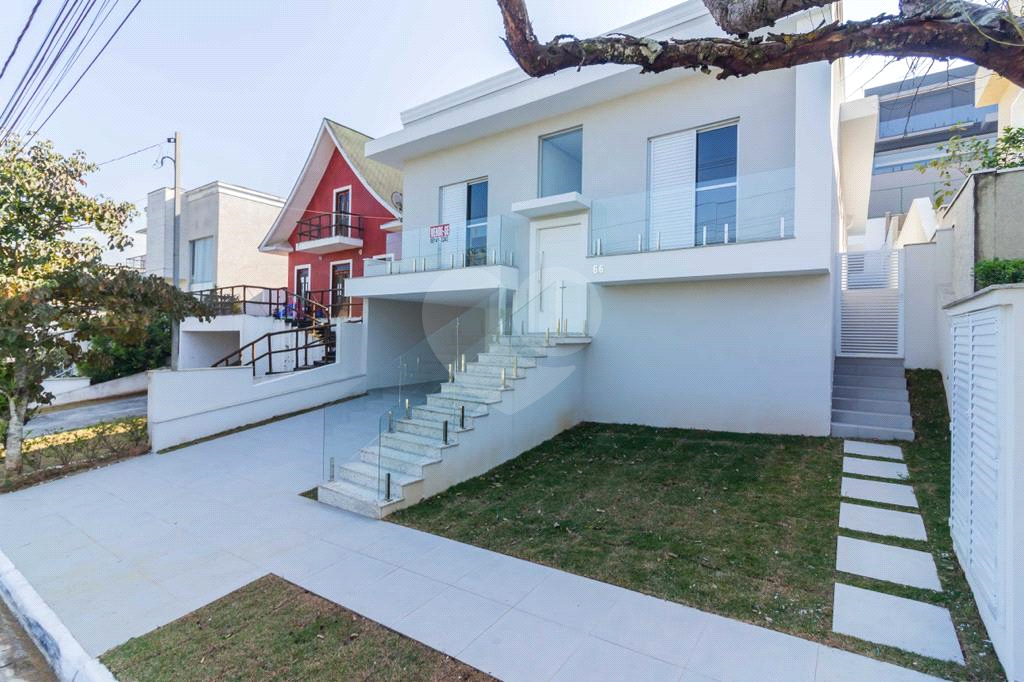 Casa de  Condomínio em Alphaville a Venda-220 m2-3 Dormitórios-3 Suítes-Valville