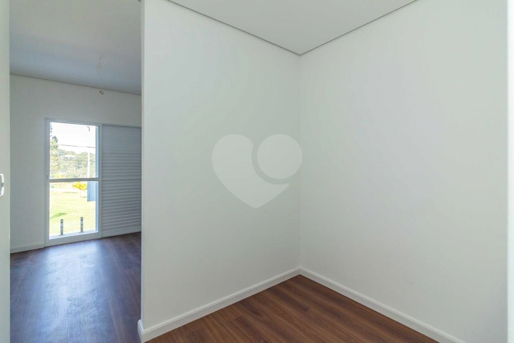 Casa de  Condomínio em Alphaville a Venda-220 m2-3 Dormitórios-3 Suítes-Valville
