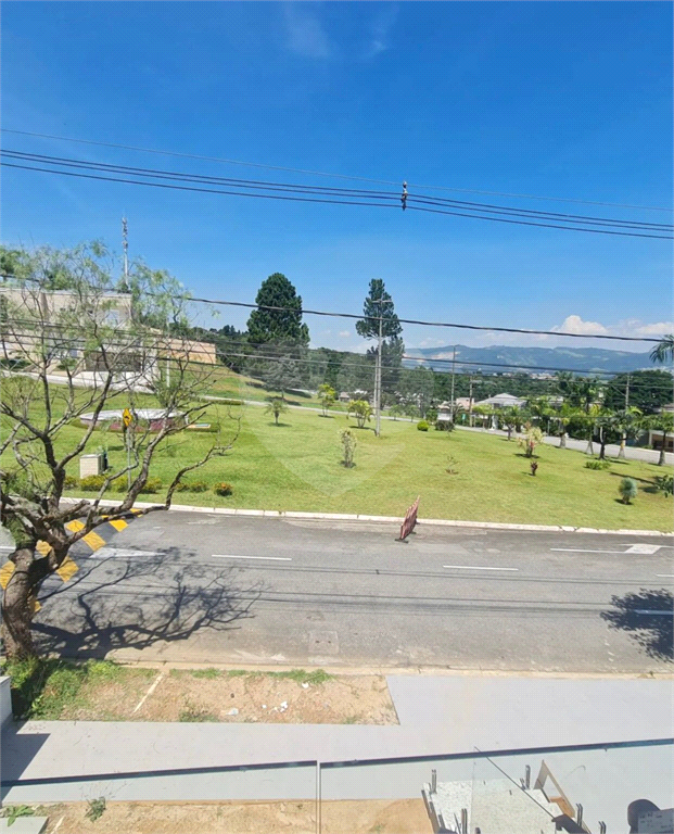 Casa de  Condomínio em Alphaville a Venda-220 m2-3 Dormitórios-3 Suítes-Valville