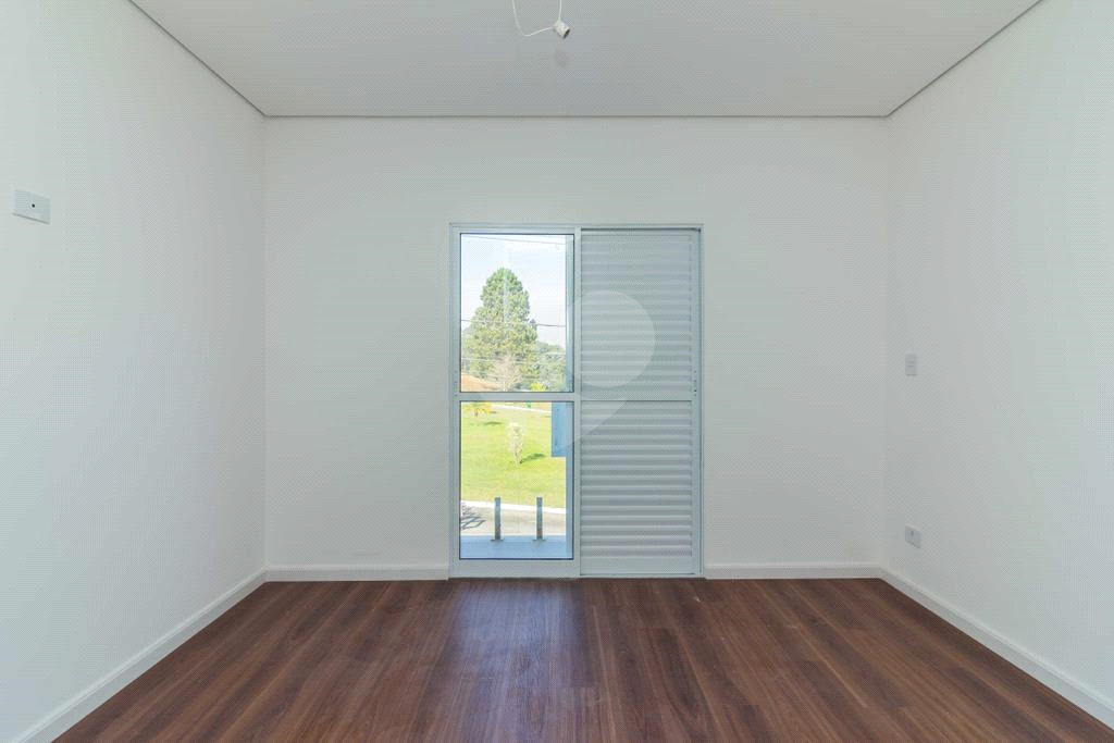 Casa de  Condomínio em Alphaville a Venda-220 m2-3 Dormitórios-3 Suítes-Valville