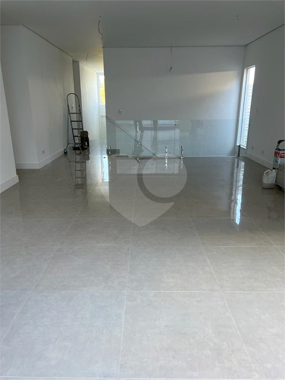 Casa de  Condomínio em Alphaville a Venda-220 m2-3 Dormitórios-3 Suítes-Valville