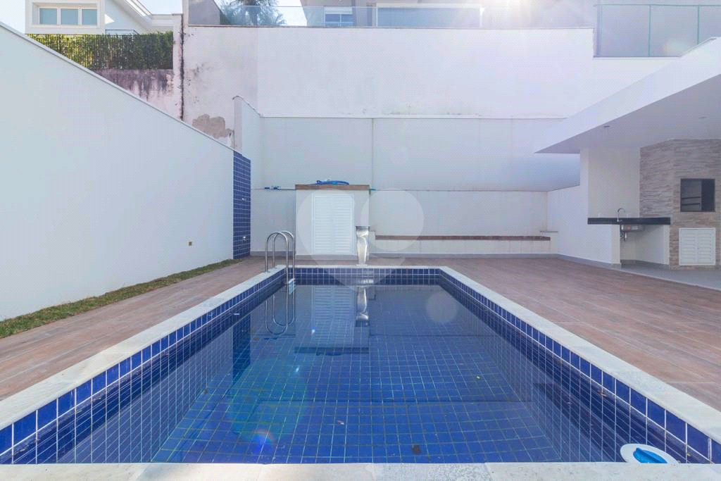 Casa de  Condomínio em Alphaville a Venda-220 m2-3 Dormitórios-3 Suítes-Valville
