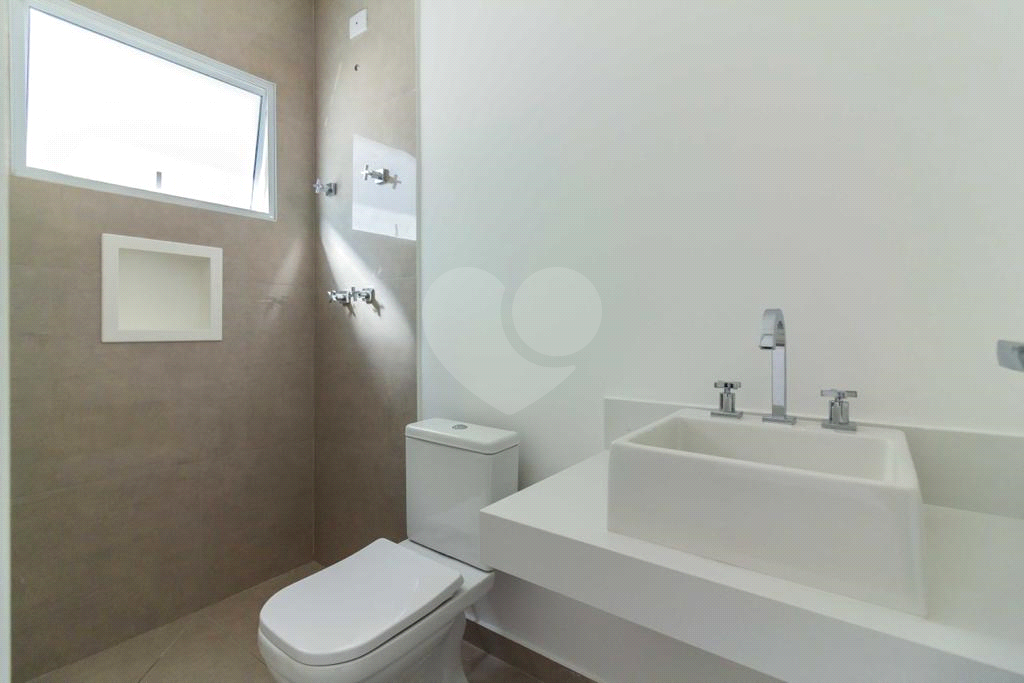 Casa de  Condomínio em Alphaville a Venda-220 m2-3 Dormitórios-3 Suítes-Valville
