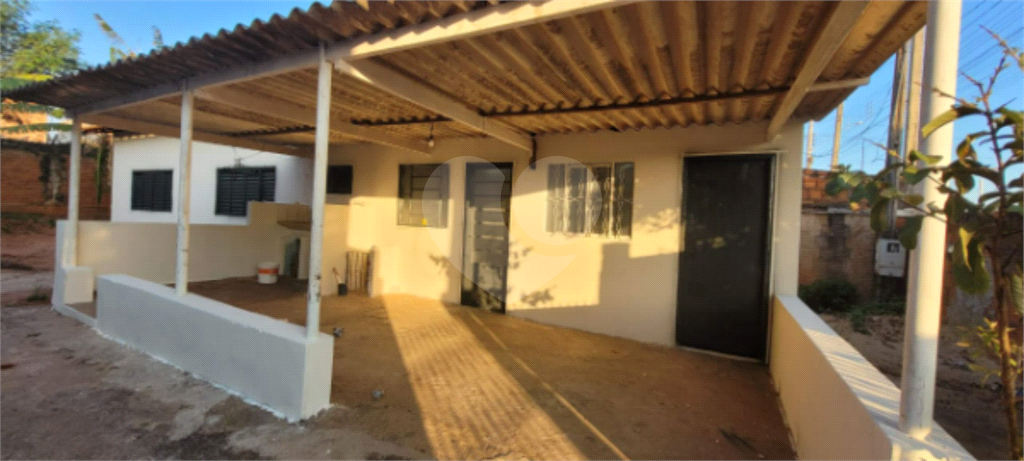 Casa à venda com 2 quartos, 70m² - Foto 1