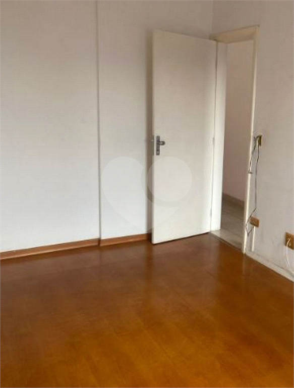 APARTAMENTO em VILA ROSÁLIA