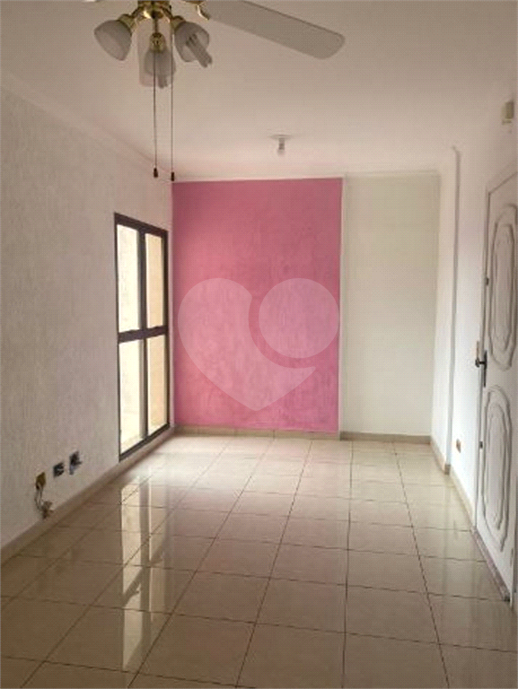 APARTAMENTO em VILA ROSÁLIA