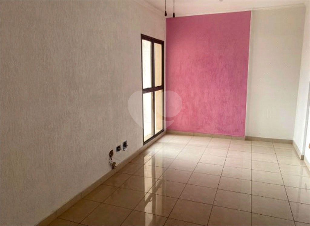 APARTAMENTO em VILA ROSÁLIA