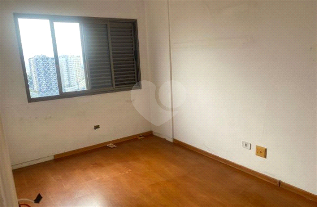 APARTAMENTO em VILA ROSÁLIA