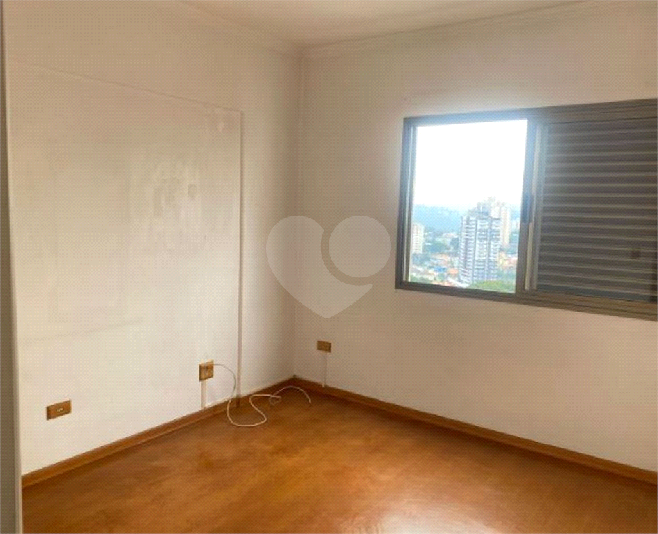 APARTAMENTO em VILA ROSÁLIA