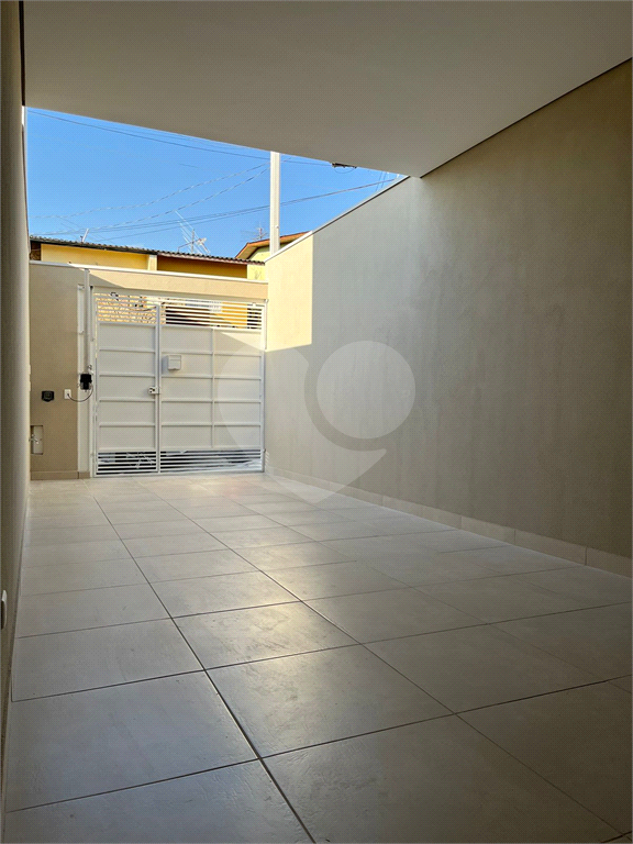Casa a venda com 03 quartos no Campo Limpo 