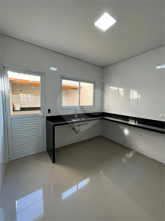 Casa a venda com 03 quartos no Campo Limpo 