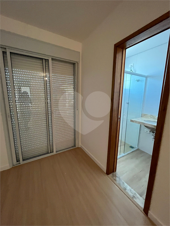 Casa a venda com 03 quartos no Campo Limpo 