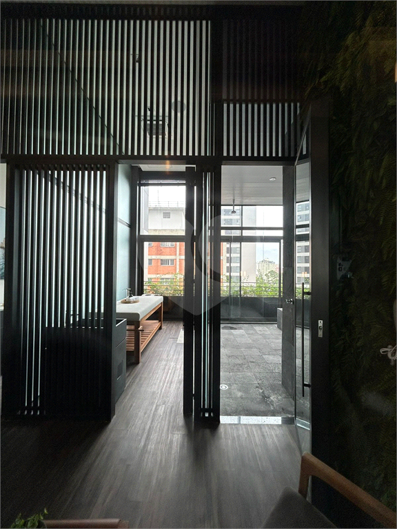 Apartamento na Oscar Freire - 2 suítes e 1 vaga - Andar alto 