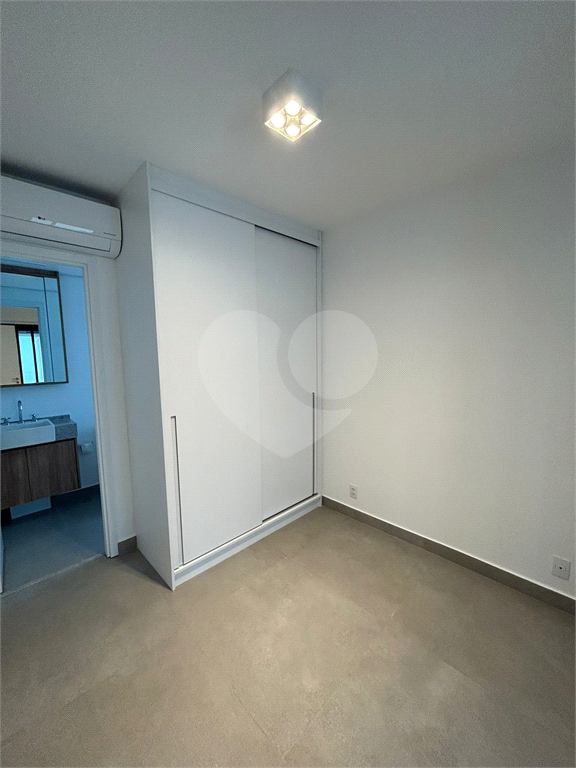 Apartamento na Oscar Freire - 2 suítes e 1 vaga - Andar alto 