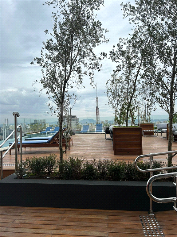 Apartamento na Oscar Freire - 2 suítes e 1 vaga - Andar alto 