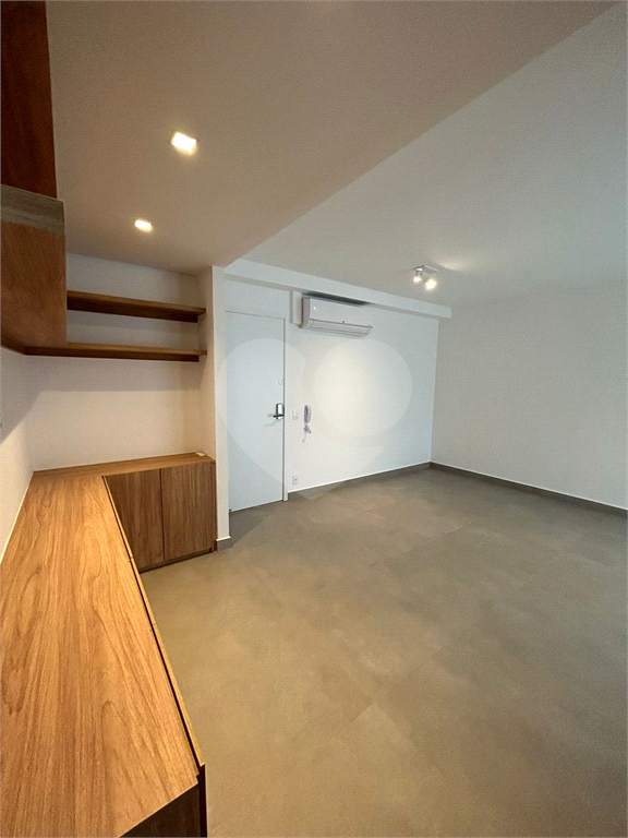 Apartamento na Oscar Freire - 2 suítes e 1 vaga - Andar alto 