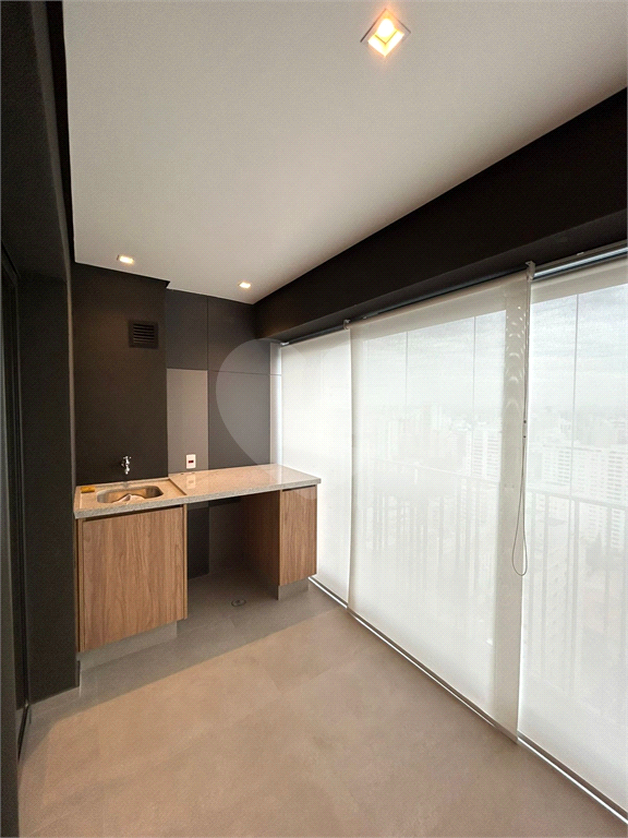 Apartamento na Oscar Freire - 2 suítes e 1 vaga - Andar alto 